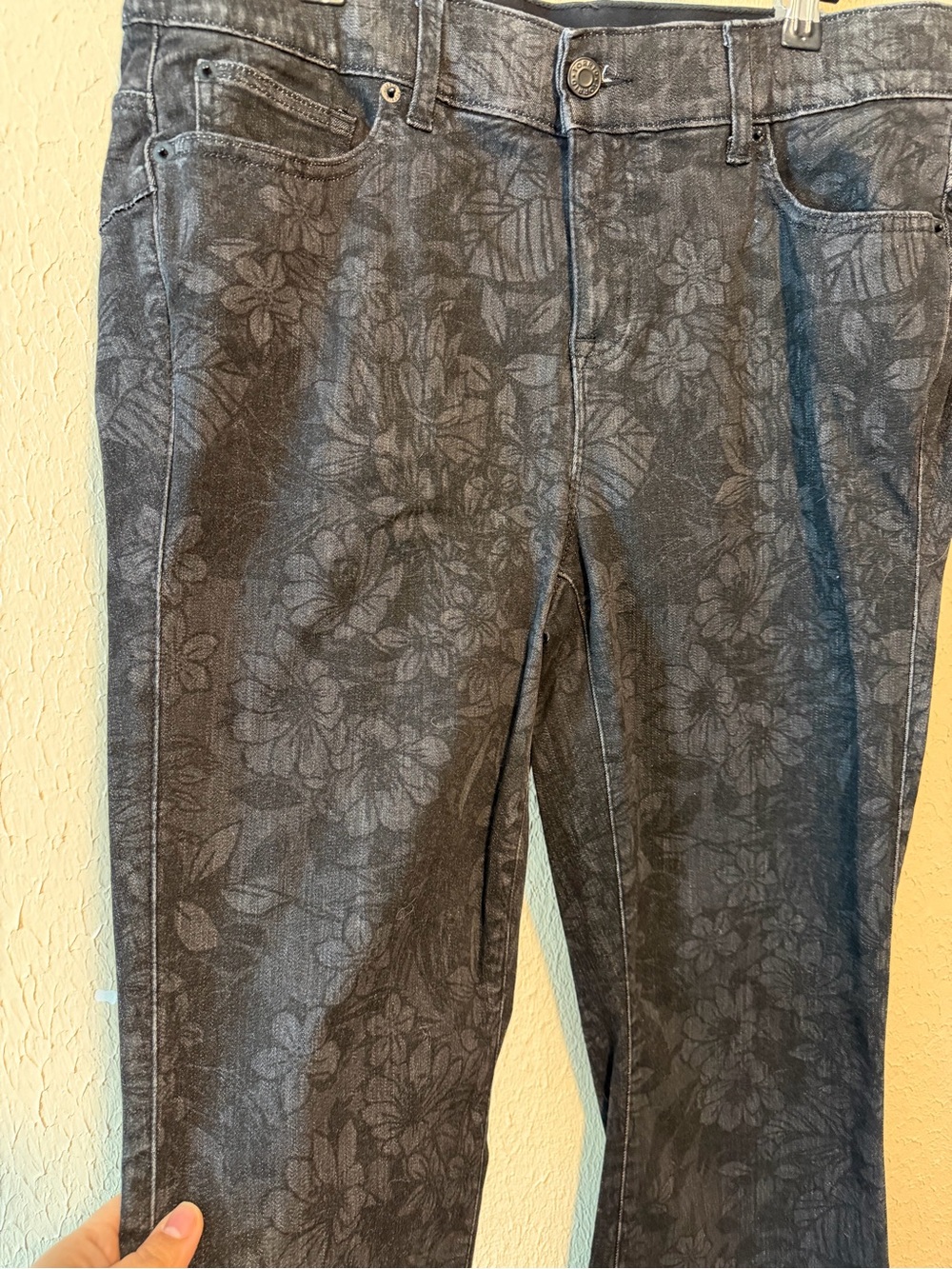 Torrid Bombshell Flare Jeans Black Floral Size 16 Tall Long Plus Size Stretchy - Picture 6 of 7